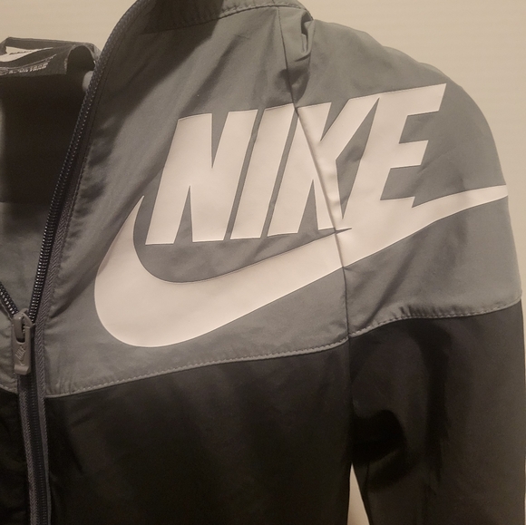 Boys Nike Lightweight Jacket - Size Small - Picture 5 of 5